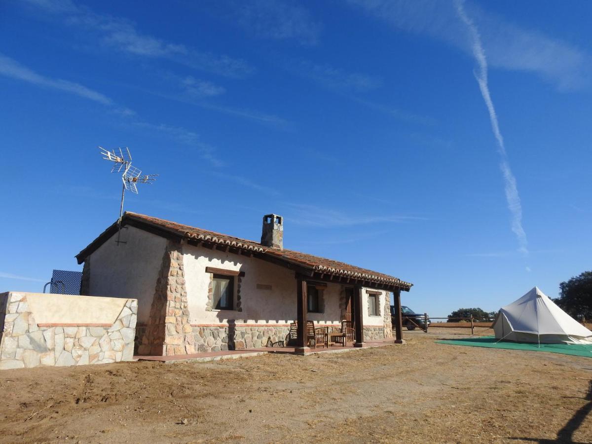 Eco-Lodge En La Reserva Privada Campanarios De Azaba - Proyecto De Conservacion Espeja Luaran gambar