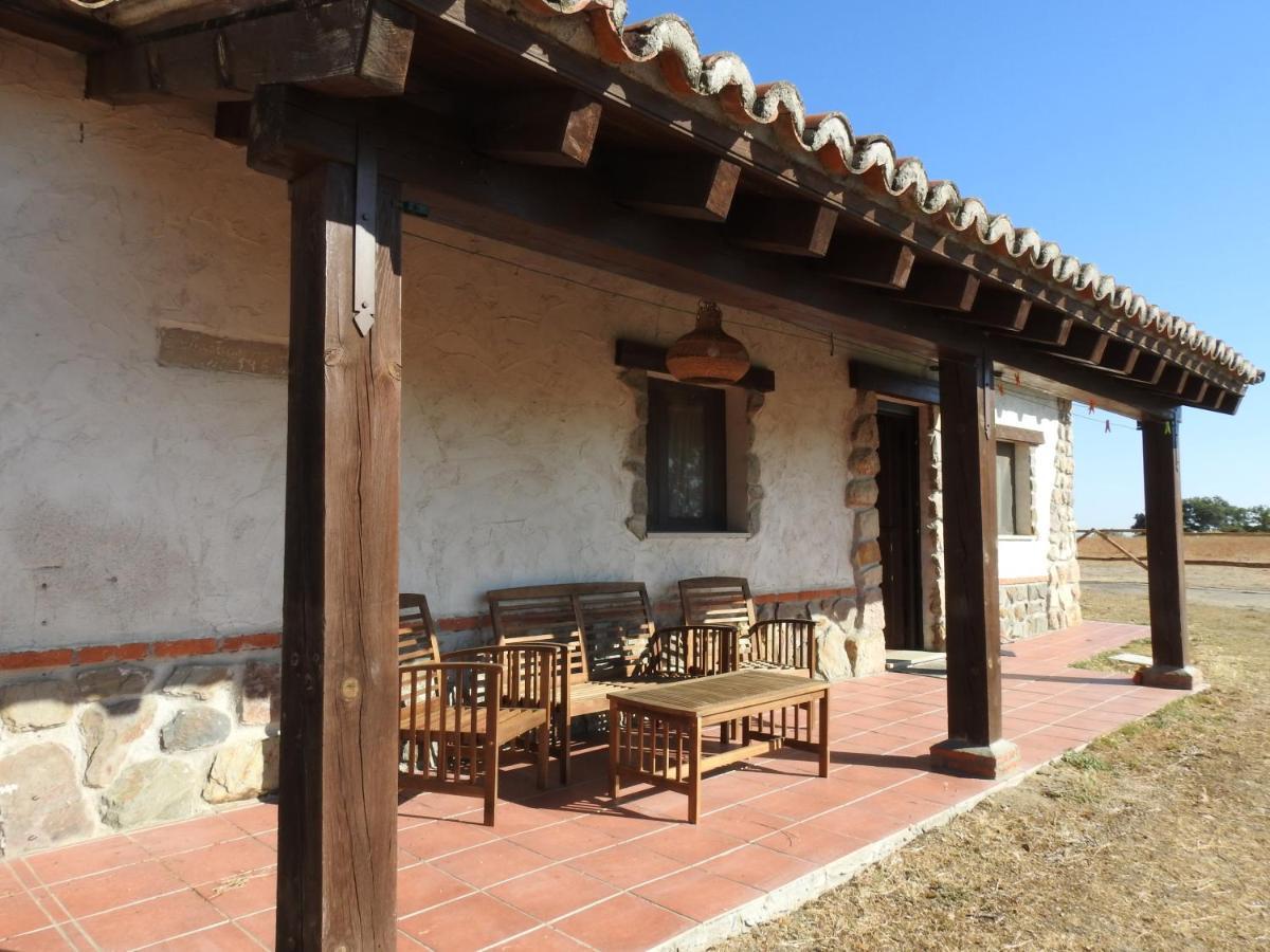Eco-Lodge En La Reserva Privada Campanarios De Azaba - Proyecto De Conservacion Espeja Luaran gambar