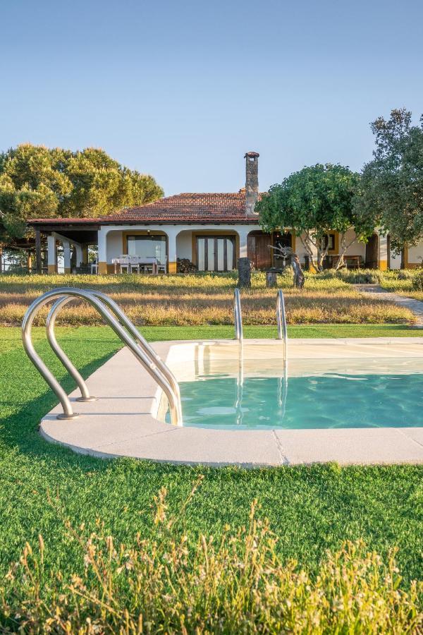 Eco-Lodge En La Reserva Privada Campanarios De Azaba - Proyecto De Conservacion Espeja Luaran gambar