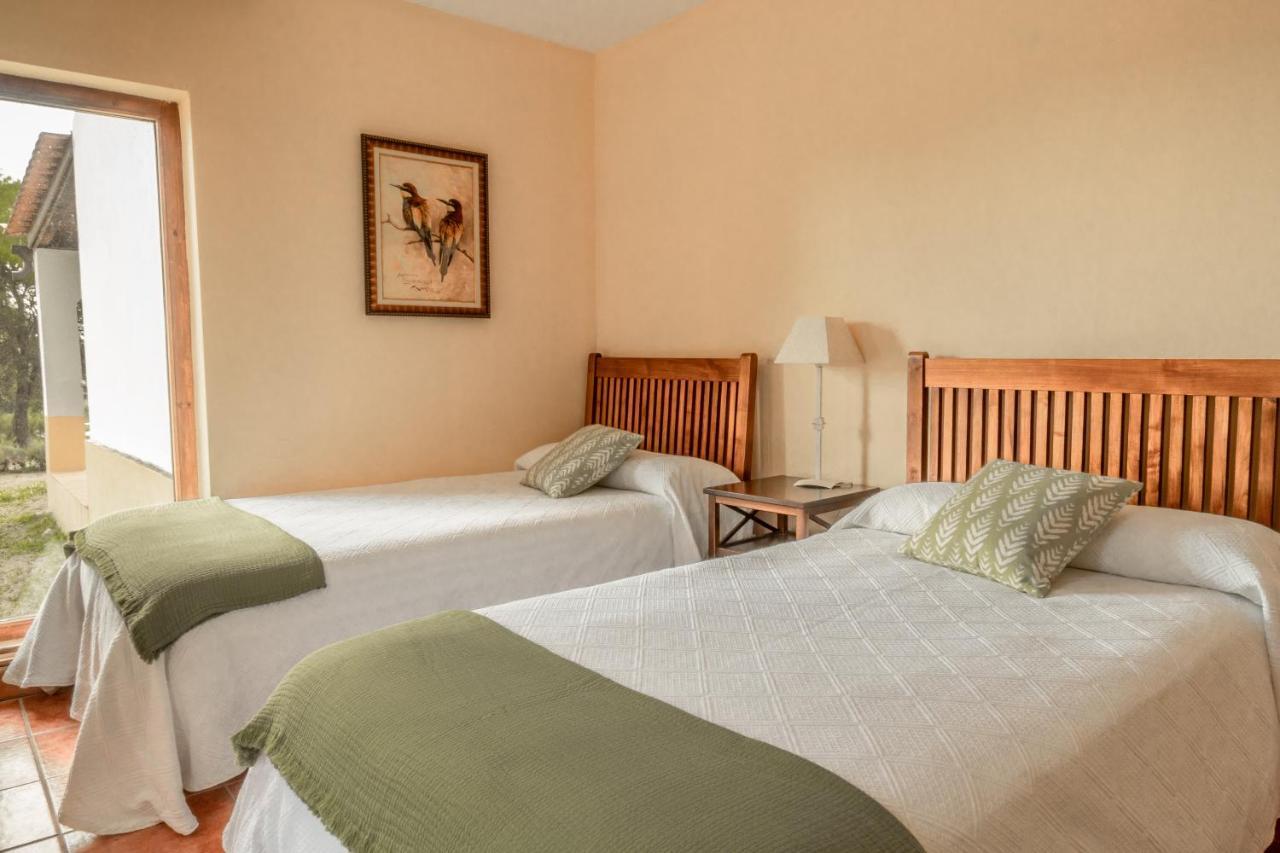 Eco-Lodge En La Reserva Privada Campanarios De Azaba - Proyecto De Conservacion Espeja Luaran gambar