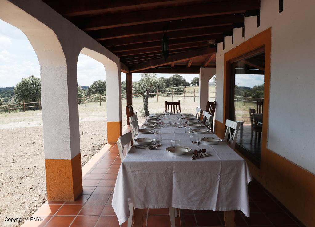 Eco-Lodge En La Reserva Privada Campanarios De Azaba - Proyecto De Conservacion Espeja Luaran gambar
