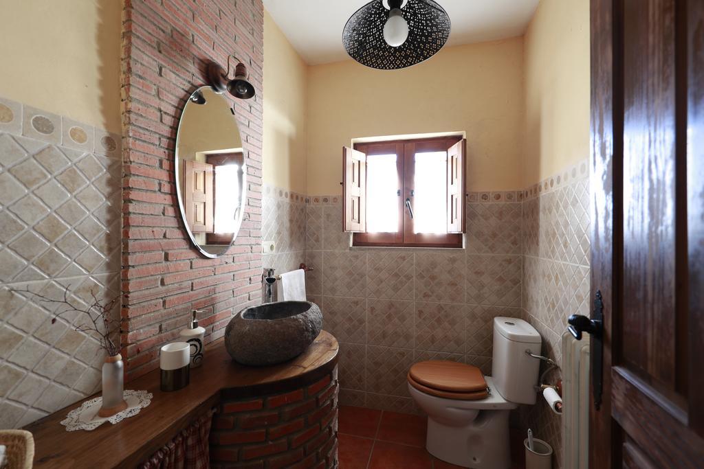 Eco-Lodge En La Reserva Privada Campanarios De Azaba - Proyecto De Conservacion Espeja Luaran gambar
