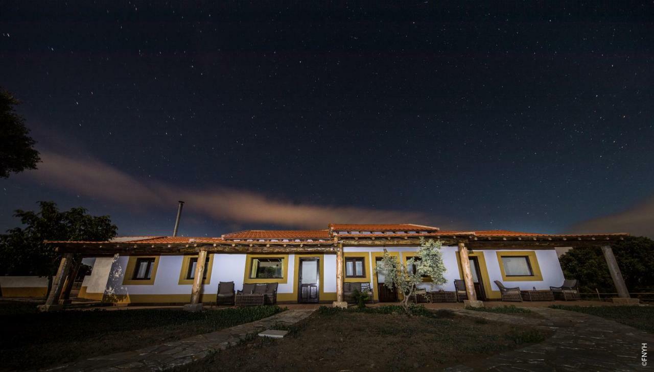 Eco-Lodge En La Reserva Privada Campanarios De Azaba - Proyecto De Conservacion Espeja Luaran gambar