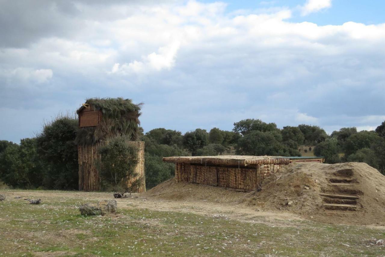 Eco-Lodge En La Reserva Privada Campanarios De Azaba - Proyecto De Conservacion Espeja Luaran gambar