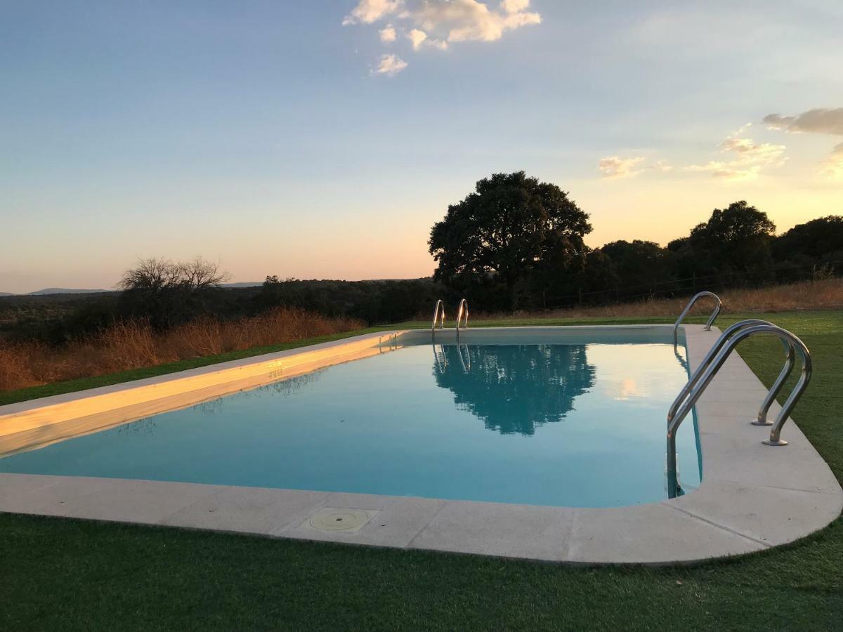 Eco-Lodge En La Reserva Privada Campanarios De Azaba - Proyecto De Conservacion Espeja Luaran gambar